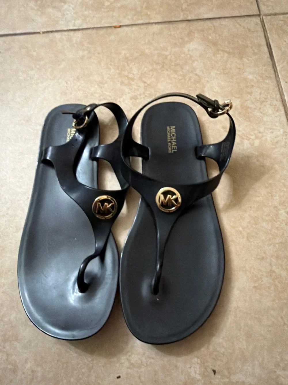 Lot mk sandals
